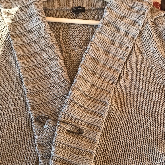 Beautiful knit crop cardigan for Fall with front ornamental pin. - Picture 5 of 5